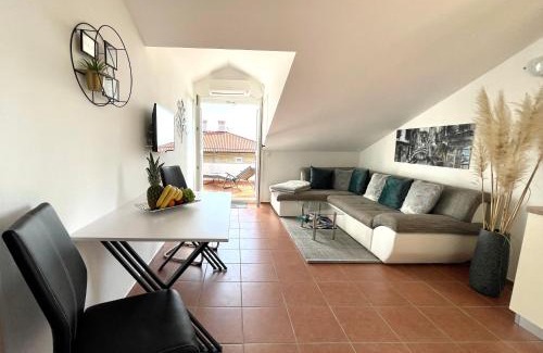Ika Apartment | Oceanview Apartment Lady Daniela in Lovran - 4-Star Stay