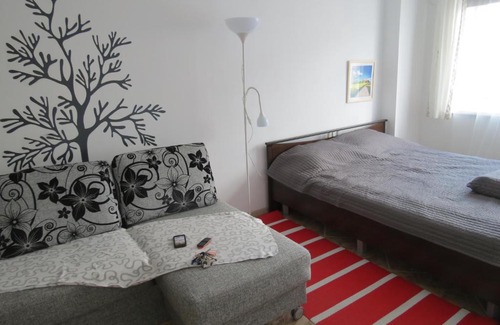 Pskov Apartment | Budget-Friendly Apartment Lagernaya 5A with Hot Tub