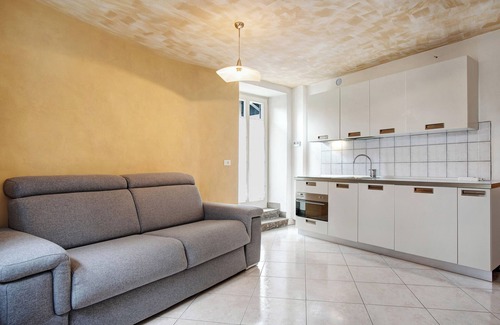Baselga di Pine Apartment | Scenic Apartment 'Lago di Serraia' with Balcony & Lake View