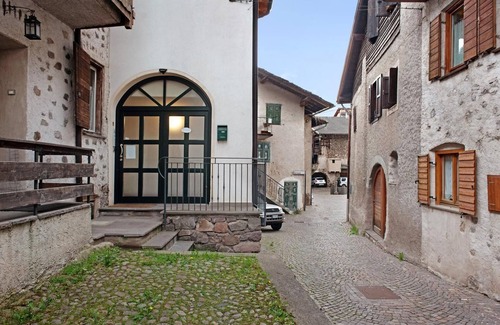 Baselga di Pine Apartment | Cozy Apartment 'Lago delle Rane' with Balcony & Lake View
