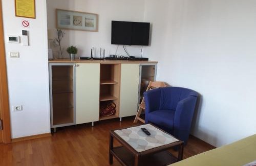 Izola Apartment | Oceanfront Apartment Laguna 70 - Guest Rated 9.4/10