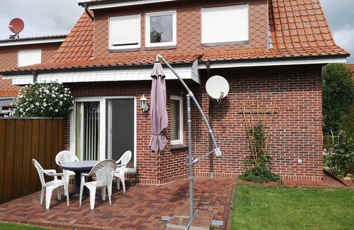 Nordenham House | Cozy Apartment Lang: Guest Rated 8.8 with Breakfast & Kitchen