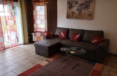 Nordenham House | Cozy Apartment Lang: Guest Rated 8.8 with Breakfast & Kitchen