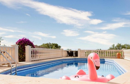 Son Moja Apartment | Discover Apartment Laura: Family-Friendly Retreat with Pool
