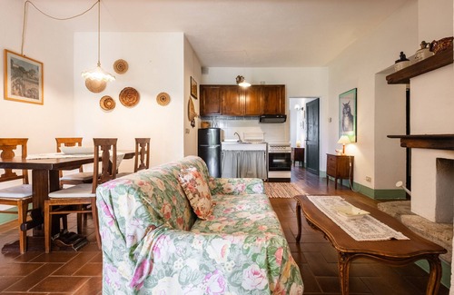 Gallina Apartment | Mountain View Apartment "Lavanda" with Pool and Wi-Fi
