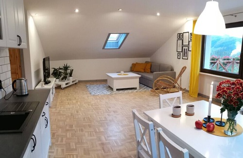 Brilon Apartment | Spacious Apartment Lavender Hill with Big Terrace & Amenities