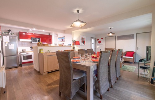 Sers Apartment | Cozy Apartment 'Le Bois De Marie' with Mountain Views & Terrace