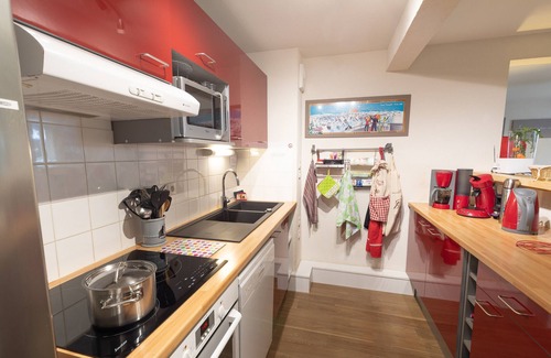 Sers Apartment | Cozy Apartment 'Le Bois De Marie' with Mountain Views & Terrace
