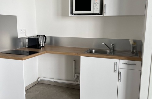 La Joliette Apartment | Apartment "Le Castel" with Private Terrace, Wi-Fi and Air Conditioning