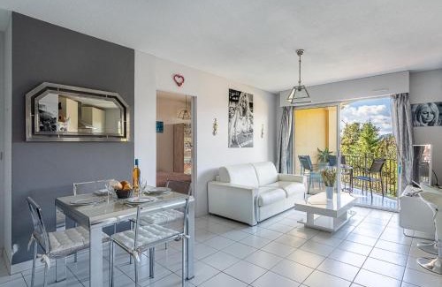 Saint-Tropez Apartment | Apartment Le Clos Sainte Anne-2 by Interhome