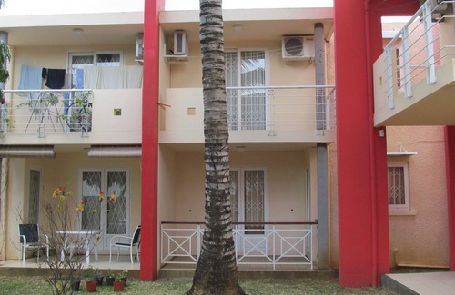 Pereybere Apartment | Oceanfront Apartment Le Cygne 2 with Pool and Pet-Friendly