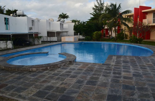 Pereybere Apartment | Oceanfront Apartment Le Cygne 2 with Pool and Pet-Friendly