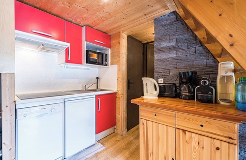 Villarodin-Bourget Apartment | Cozy Apartment 'Les Avenières - La Norma' with Mountain View
