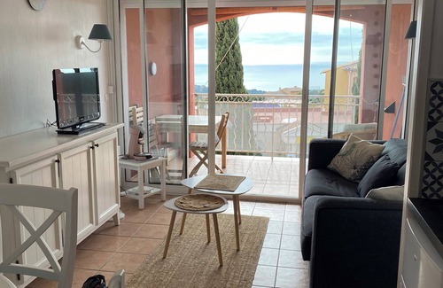 Les Issambres Apartment | Oceanfront Apartment Le Hameau des Issambres with Pool