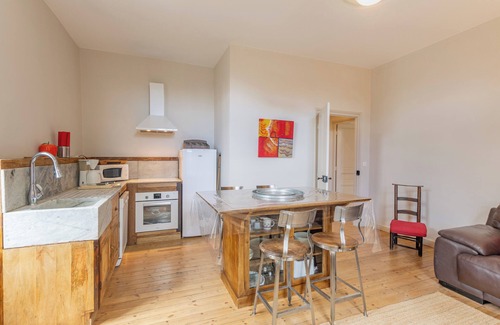 Saint-Germain Apartment | Apartment 'Le Maronnier' with Shared Pool, Wi-Fi and Air Conditioning