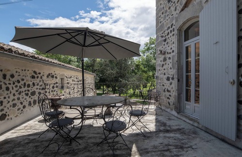 Saint-Germain Apartment | Apartment 'Le Maronnier' with Shared Pool, Wi-Fi and Air Conditioning