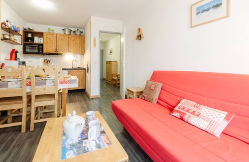 Valfrejus Apartment | Cozy Apartment 'Le Petit Bonheur' with Mountain View & Balcony