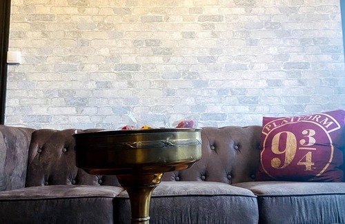Republique Apartment | Apartment 'Le Refuge Des Mans-raudeurs' with Wi-Fi