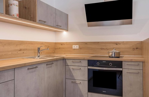 Valles Apartment | Cozy Apartment 'Lechnerhof Murmeltier' with Mountain Views
