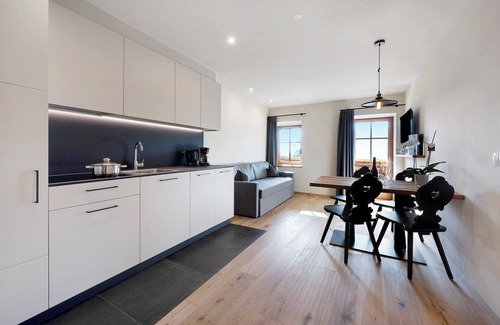 Chifa Apartment | Cozy Apartment "Leierhof Wicky" with Mountain Views & Garden