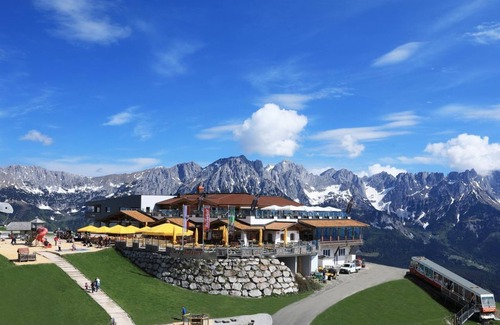 Ellmau Apartment | Guest Rated 9.8 - Family-Friendly Apartment "Leo" Awaits