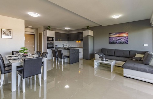 Pomer Apartment | Relax at Apartment Leo with Ocean View & Pool Access