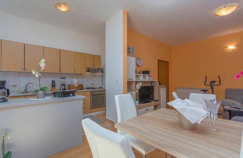 Nova Vas Apartment | Relaxing Apartment Leon with Private Pool and Garden Retreat