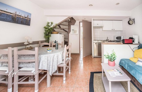 Le Canon Apartment | Beachside Apartment 'Les Canonniers' with Pool & Balcony