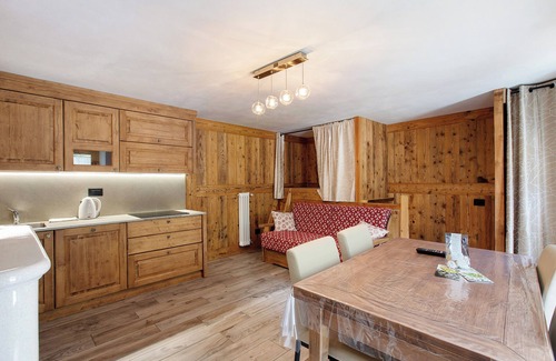 Degioz Apartment | Beautiful 'Les Cles - Achillea' with Mountain View & Balcony