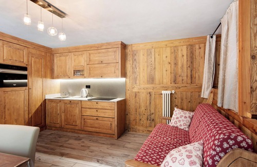 Degioz Apartment | Beautiful 'Les Cles - Achillea' with Mountain View & Balcony