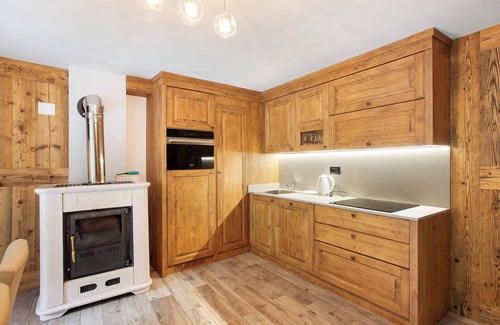 Degioz Apartment | Beautiful 'Les Cles - Achillea' with Mountain View & Balcony