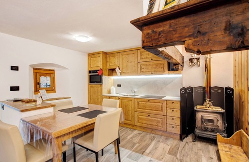 Valsavarenche Apartment | Cozy 'Les Cles - Genepy' Apartment with Mountain Views