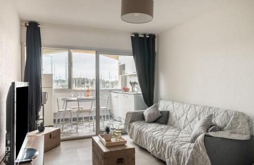 Cap d'Agde Apartment | Pet-Friendly Retreat: Apartment Les Héliades-2 by Interhome