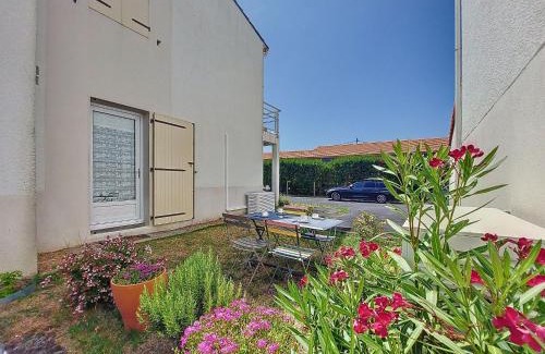 Pontaillac Apartment | Child-Friendly Retreat at Apartment Les Jardins de l'Eden