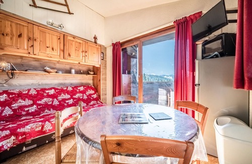 Le Praz de Lys Apartment | Cozy Apartment 'Les Pralyssimes' with Mountain View & Balcony