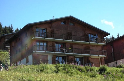 Les Saisies Apartment | Cozy Apartment Les Saisies with Spa & Breakfast for 5