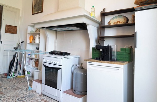 Salleles-d'Aude Apartment | Apartment Les Volets Bleus in a canal-side manor house, ideal for families