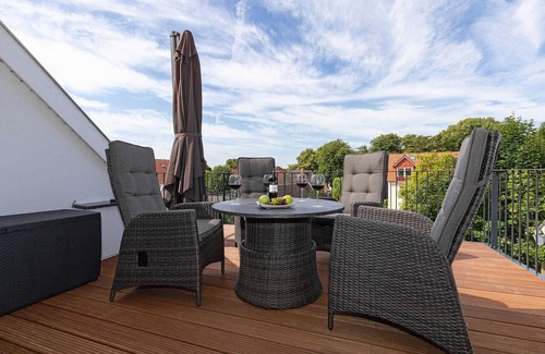 Alt Gaarz Apartment | Oceanfront Apartment Lieblingsplatz Rerik with Pool & Views