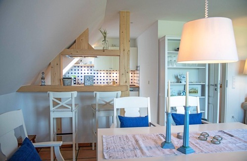 Ellenberg Apartment | Stylish Apartment with Balcony, Ocean View & High Ratings