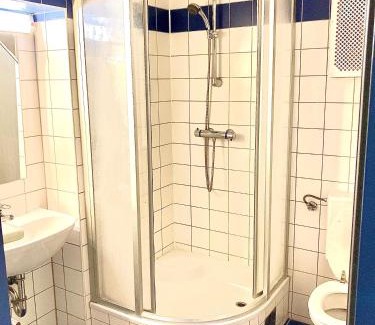 Favoriten Apartment | Family-Friendly Stay at Apartment Liesingbach with Kitchen