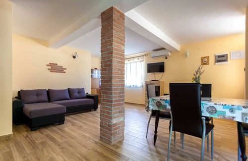 Porat Apartment | Cozy Apartment Lily 2 with Kitchen & Breakfast Included