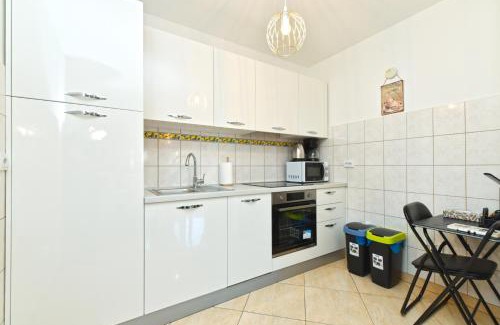 Liznjan Apartment | Top-Rated Family Escape at Apartment Liznjan 2285