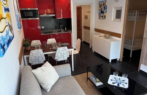 Llanca Apartment | Oceanfront Apartment Llanca with Pool & Steps to the Beach