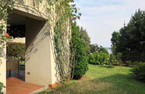 Belgirate Apartment | Cozy Oceanfront Apartment Lo Scoiattolo – Guest Rated 8/10