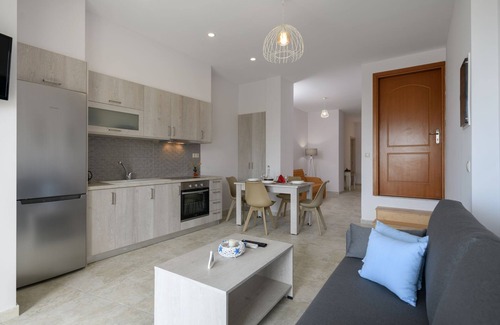 Kokinos Pirgos Apartment | Oceanfront Apartment in Kokkinos Pirgos with Beach Views
