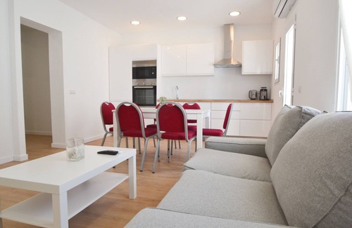 Bons Aires Apartment | Convenient Apartment Near Blanquerna - Family Friendly Stay