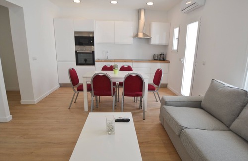 Bons Aires Apartment | Convenient Apartment Near Blanquerna - Family Friendly Stay