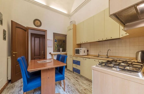 Esquilino Apartment | Piazza Vittorio Exclusive Apartment with Family-Friendly Amenities