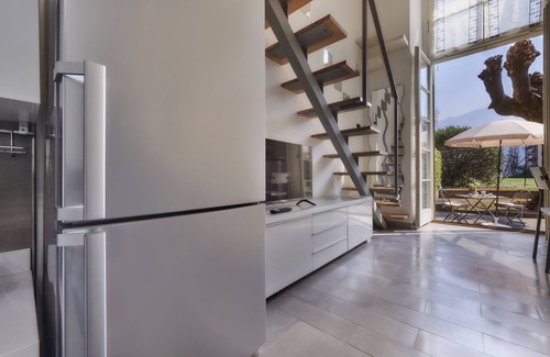 Lecco Apartment | Discover Oceanfront Apartment 'Loft Centrale' with Wi-Fi