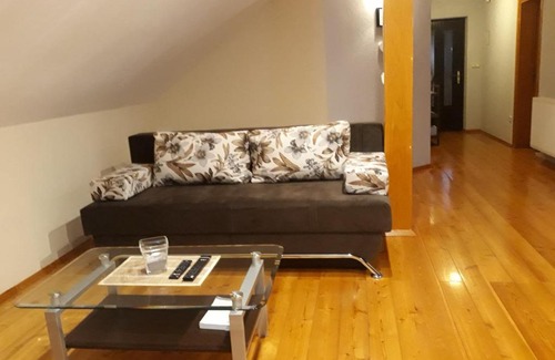 Ostarski Stanovi Apartment | Guest Rated 10/10: Apartment Lorena with Family-Friendly Amenities